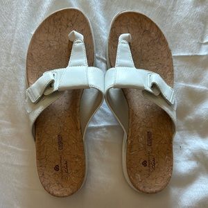 CLARK CUSHION SOFT WHITE SANDALLS